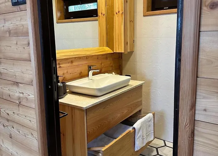 홀리데이파크 Ozoni & 4*